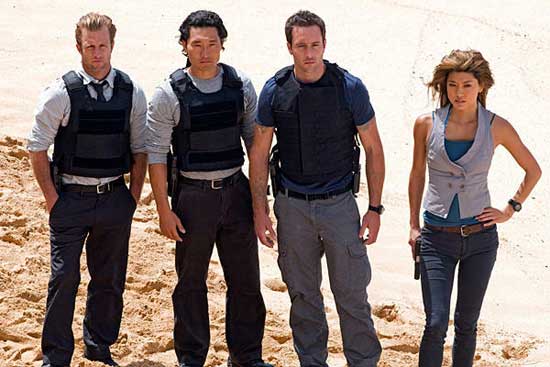 HAWAII FIVE-O Scott Caan, Daniel Dae Kim, Alex O’Loughlin and Grace Park [in vests] 