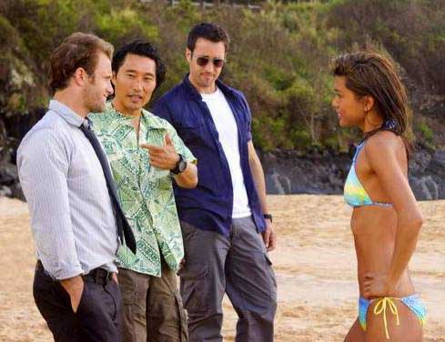 HAWAII FIVE-O Scott Caan, Daniel Dae Kim, Alex O’Loughlin and Grace Park [on beach]